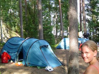 Tanja auf unserem Zeltplatz auf Skottön